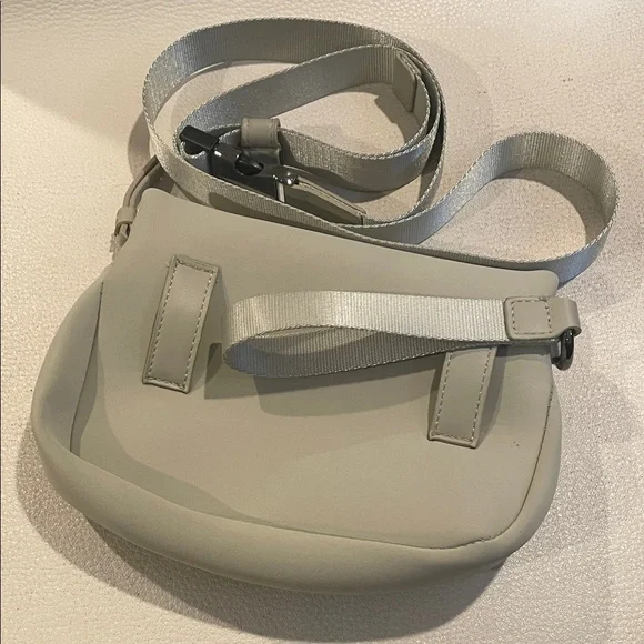 New Seafoam Green Crossbody Bag with Adjustable Strap Wristlet - Picture 11 of 12